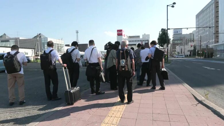 代替バスを待つ列