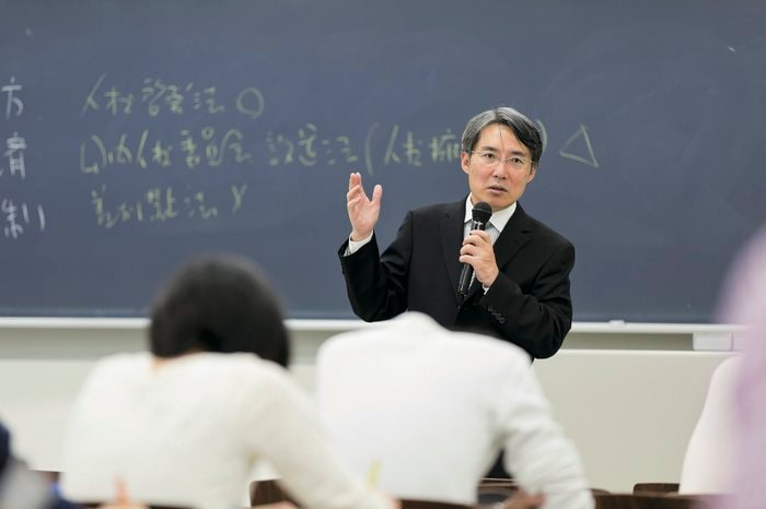 専修大学ジャーナリズム学科 山田健太教授