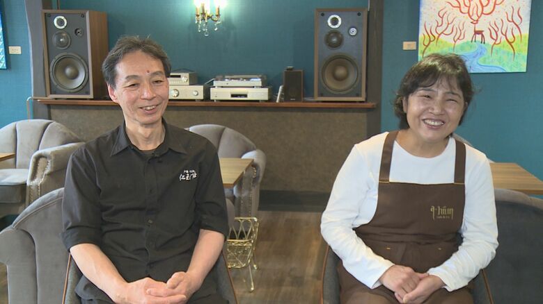 左・店主の横川幸喜さん（61）　右・妻の理恵さん（57）