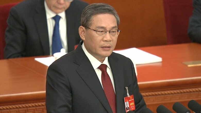 政府活動報告を行う李強首相（3月5日）
