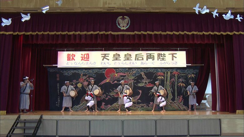与那国島の伝統芸能「棒踊り」