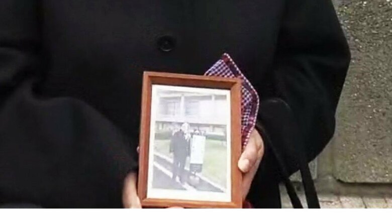 取材に応じる雅子さん