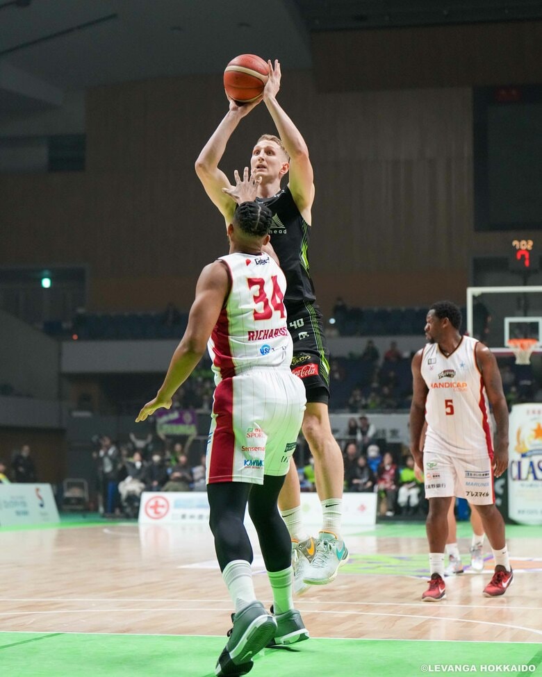 チーム最多19得点20リバウンドの活躍 トーマス・ウェルシュ選手（提供：レバンガ北海道）