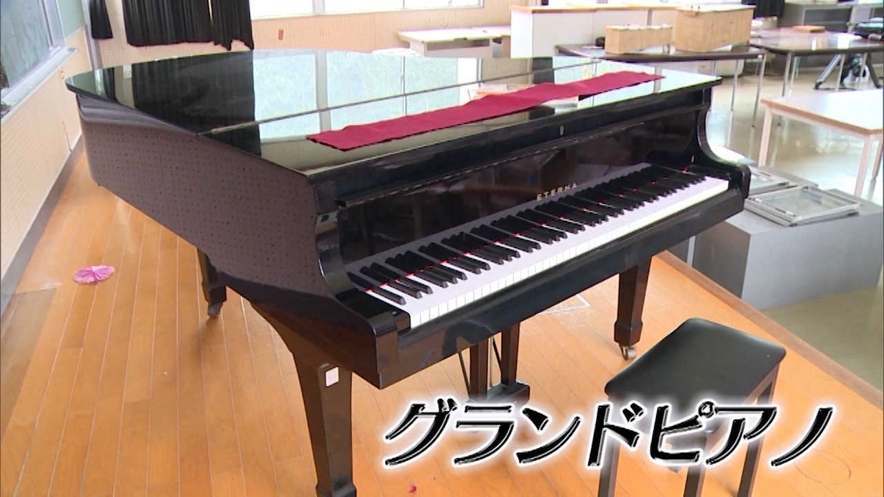 グランドピアノが500円 廃校した小学校で備品販売会 大盛況 入場整理券も争奪戦に 鳥取発