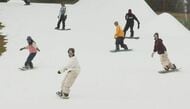 「シーズンの始まりを感じられてうれしい」　軽井沢町でスキー場オープン　このところの冷え込みで雪造り進む　コース2本でシーズン入り　年明け以降に14コースで営業