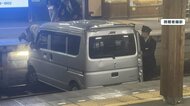 【江ノ電】軽自動車が線路を暴走 駅構内に突っ込み横転 運転手…