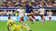 エムバペ好機もGKシモン飛び出し阻止　スペイン堅守でフランスを2-0撃破　4大会ぶり優勝に王手【FIFAワールドカップ2026】