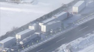 宮城・東北自動車道で多重事故 吹雪でホワイトアウト発生か 複数のけが人 約50台が立ち往生