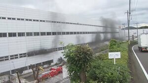 工場火災 現在も消火活動 従業員は避難 神奈川・中井町