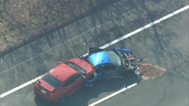 東北道上りで20代男性死亡、1人意識不明の重体　中央分離帯に衝突した車が走行車線で停止…