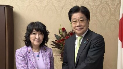 小野田紀美大臣が出迎え職員に深々と一礼…高市内閣が本格始動　片山財務相や小泉前農水省は鈴木新農水相に「激動」