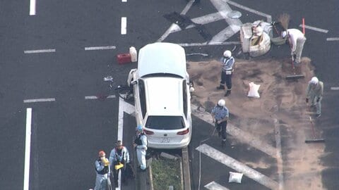 神戸・暴走車赤信号を無視か　21歳女性死亡　運転の男性も重傷