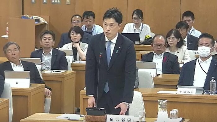 質問する奥谷県議(10月20日 兵庫県議会HPより)