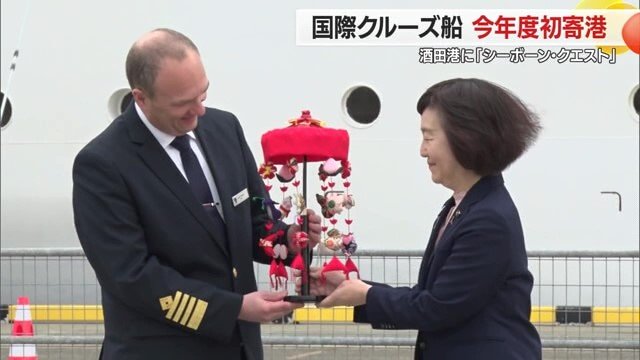 贈られた「傘福」は、江戸時代から伝わるつるし飾りのひとつ。子孫繁栄・子の幸せを願い奉納した風習が残っている