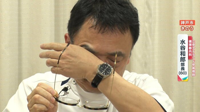 当時を思い出し、思わず涙ぐむ水谷医師