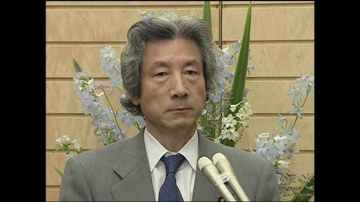 訪朝にむけて会見する小泉純一郎首相(当時)
