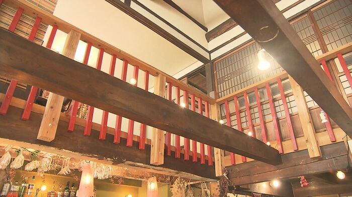 築105年の店内 妻とジブリっぽい物件を探した