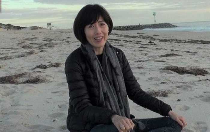 オーストラリアに一家で移住も夫は“主夫”に…小島慶子が明かす“孤独な闘い”