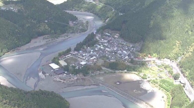【速報】“一緒に作業していた人が流された”奈良・十津川村で水難事故　地質調査で訪れた男性が水位下がったと思い川に入って流される　警察・消防が救助に向かう｜FNNプライムオンライン