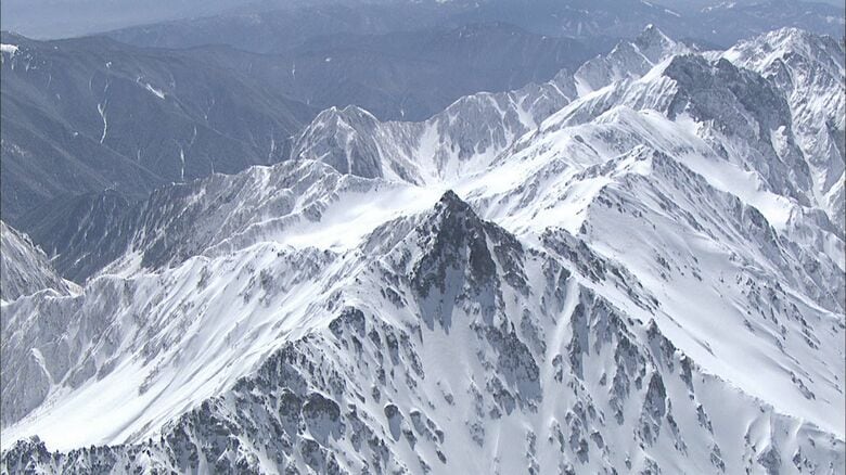 北アルプス槍ヶ岳で遭難　雪上で足を滑らせる　単独登山の東京都の35歳男性が重傷　県警ヘリで救助｜FNNプライムオンライン