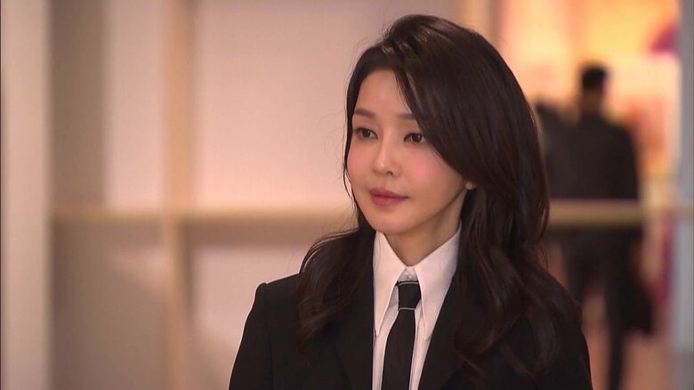 「ディオール」のバッグ受け取ったか…韓国検察が尹錫悦大統領夫人を事情聴取　輸入車販売業者の株価操作に関与した疑いも｜FNNプライムオンライン