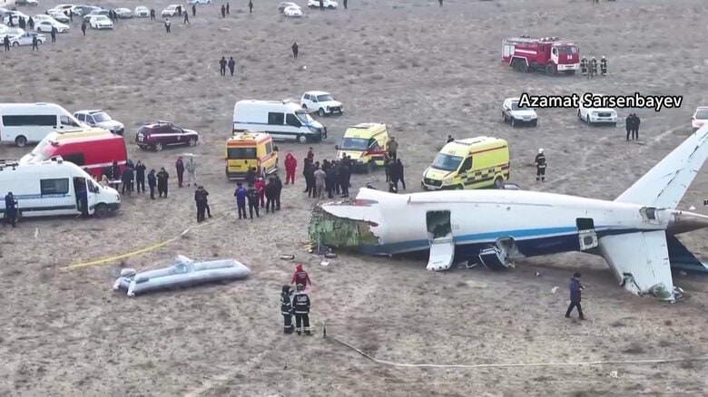 アゼルバイジャン航空旅客機・墜落事故　「バードストライク」以外の原因指摘する声も　翼の後方部の穴や機体に残る複数の穴痕　機内のようす明らかに｜FNNプライムオンライン