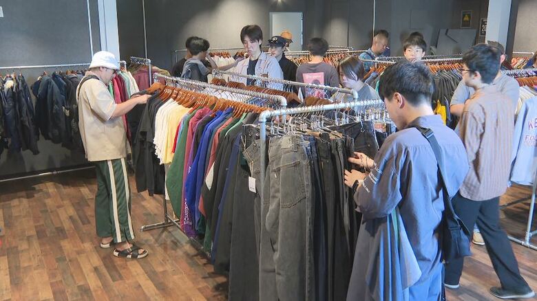 「下北沢が長野に来た」24時間営業・無人販売の「古着店」が県内に初出店　革ジャン、ビンテージジーンズなどすべて海外からの輸入品で3000以上のアイテム　買い物の仕組みや狙いは｜FNNプライムオンライン
