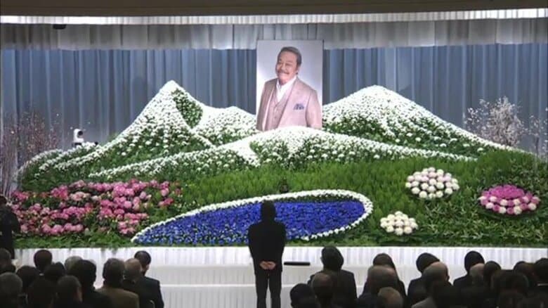 西田敏行さん「お別れ会」　俳優仲間やファンが早すぎる別れを惜しむ　故郷・郡山からたくさんの「愛してるぞい」【福島発】｜FNNプライムオンライン