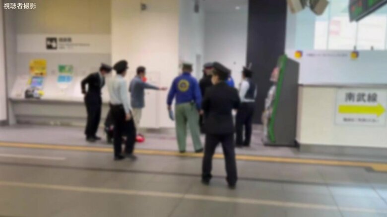 【速報】JR川崎駅改札で切りつけ…男性が手にけが　女がカッターナイフ振り回し傷害の疑いで現行犯逮捕　電車降りる際トラブルか｜FNNプライムオンライン