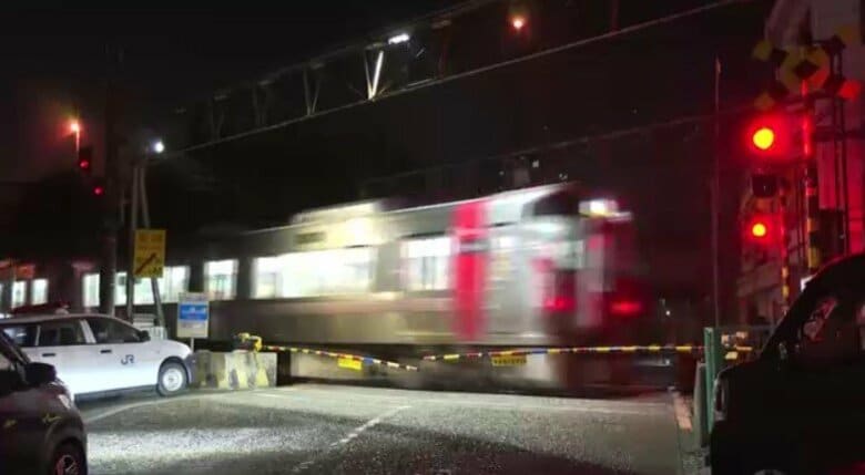 ＪＲ呉線　踏切で男性が列車にはねられ死亡　１時間半運転見合わせ　広島・呉市｜FNNプライムオンライン