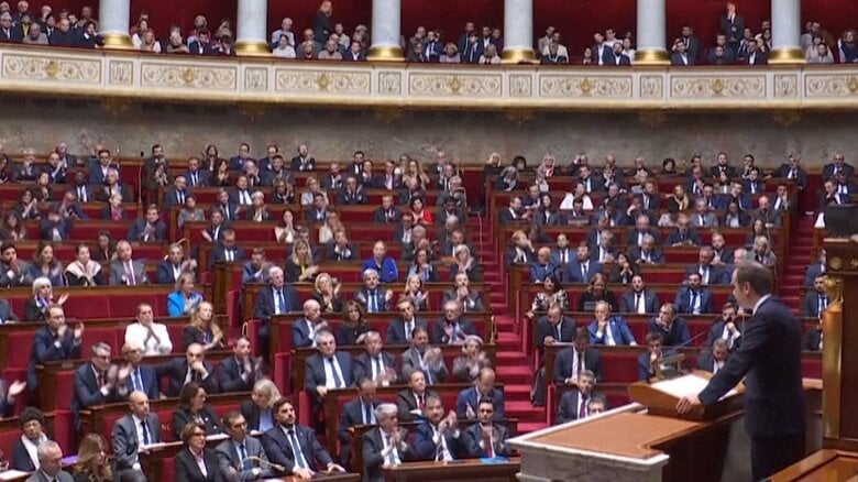 フランス首相、年金改革の一時停止を提案　不信任案回避に向け野党に譲歩｜FNNプライムオンライン