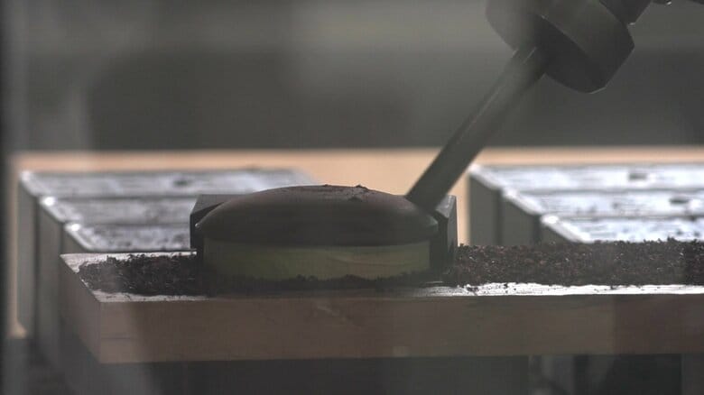 木材から削り出していく