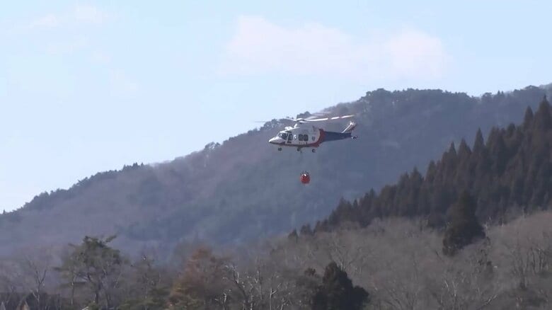 宮城・山形のヘリや災害派遣要請を受けた自衛隊のヘリが空から散水