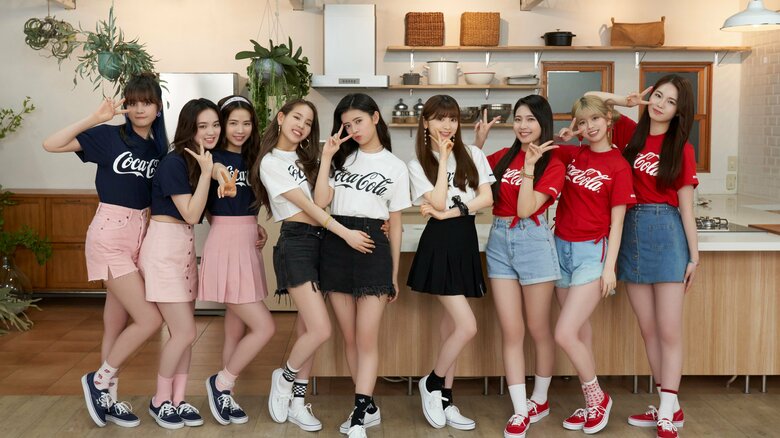 おそろいのTシャツで「We NiziU！」