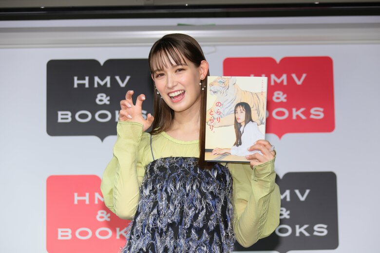 1stフォトブック のらりとらり。発売記念記者会見　東京・渋谷
