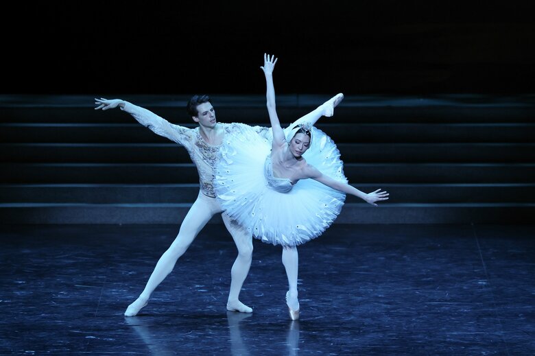 （左）ジェルマン・ルーヴェさん　（右）オニール八菜さん