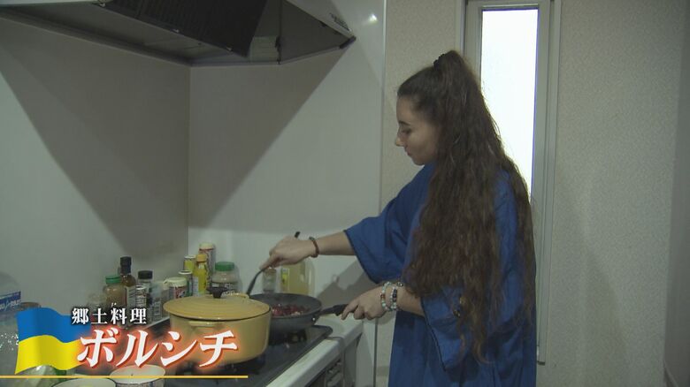 料理を作っていると気持ちが楽と話すリディヤさん