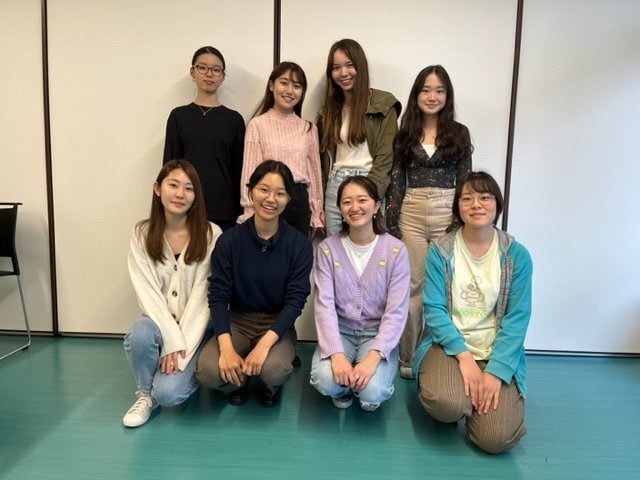 前列右から堀はぐみさん、宮島ヨハナさん、薬袋さん