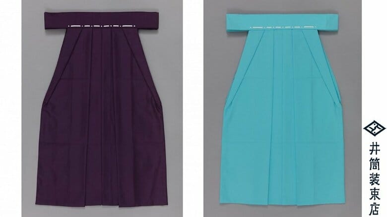 左：二級（紫の袴、文様なし）　右：三級・四級（浅黄の袴、文様なし）　提供：井筒装束店