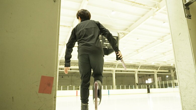 リンクへと向かう佐藤