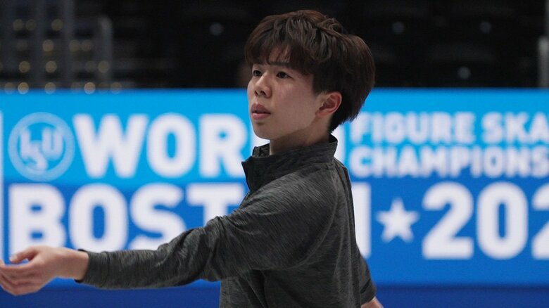 前日の公式練習をする佐藤