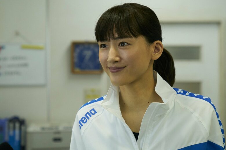 2022「はい、泳げません」製作委員会　配給：東京テアトル、リトルモア