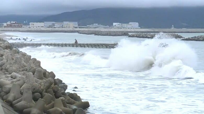 台風7号接近に伴い海は荒れ模様