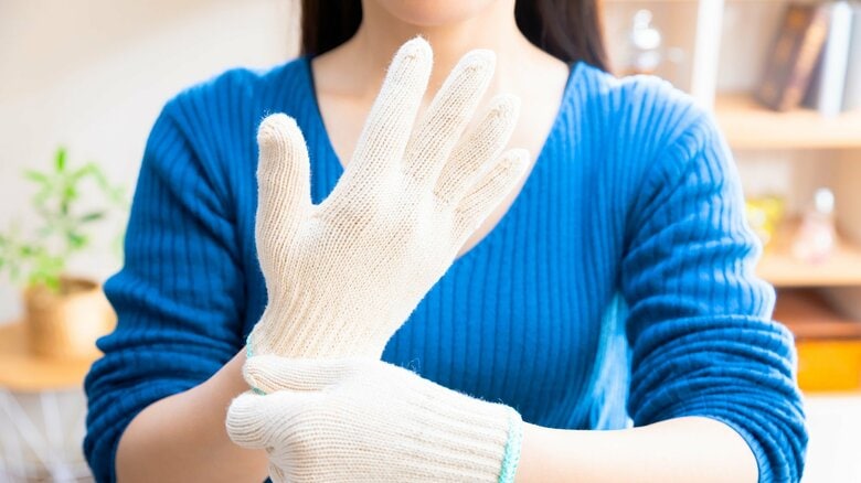 触れる場合は軍手などを着用（画像はイメージ）