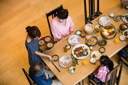 卒業や入学祝いはお家でする?自宅パーティーで使う食器の収納悩み調査