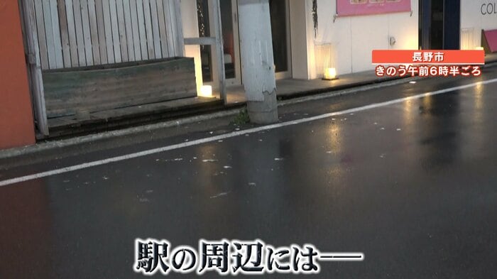 駅周辺に散乱しているカラスのフン