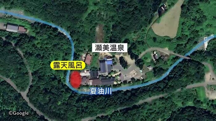 露天風呂は建物の西側、夏油川に面した場所