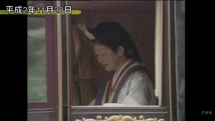 儀装馬車3号に乗車されている上皇后美智子さま 平成2年