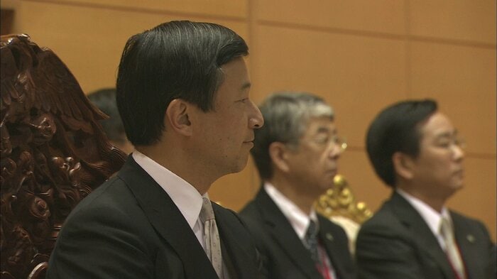 稽古をご覧になる皇太子さま