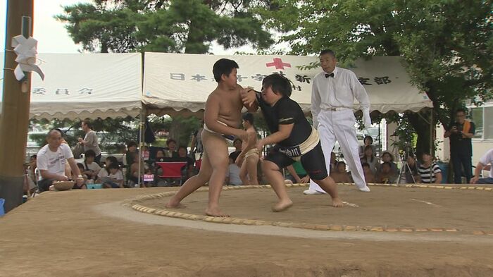小学4年時の星さん(左)とななさん(右)